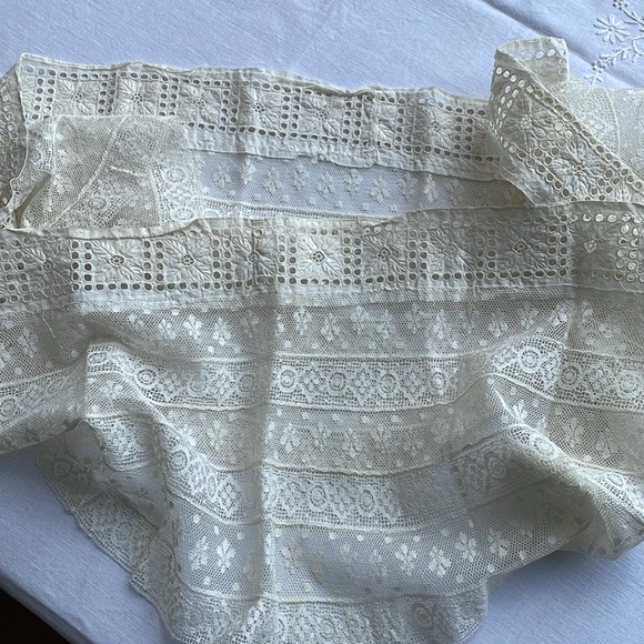 Antique Edwardian/Victorian patterned lace for skirt/dress hem - Picture 4 of 12